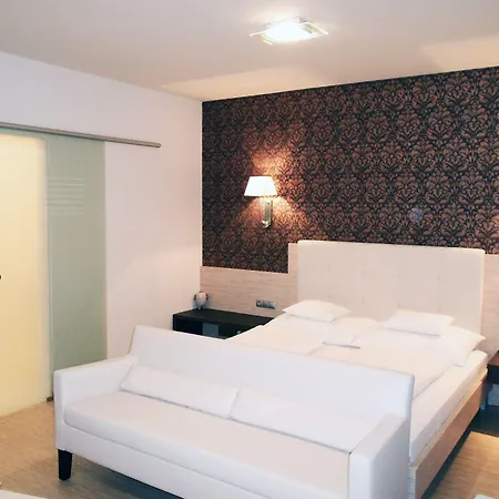 Hotel Gokart 4*