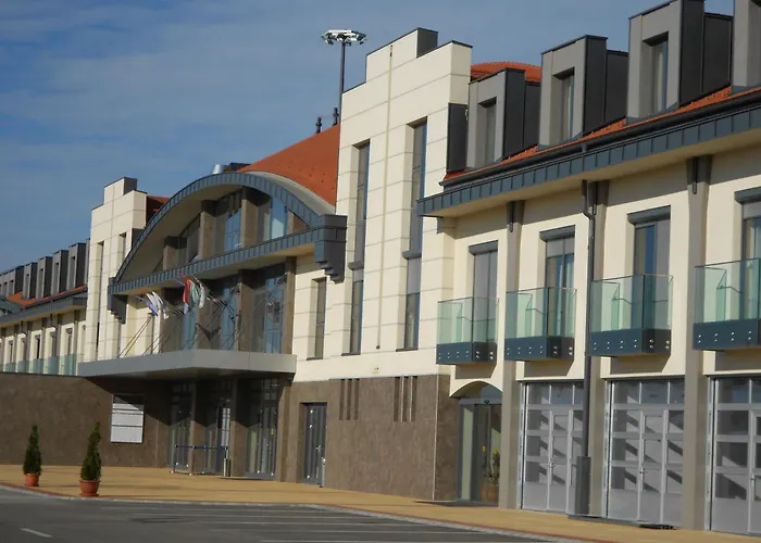 Hotel Gokart 4*
